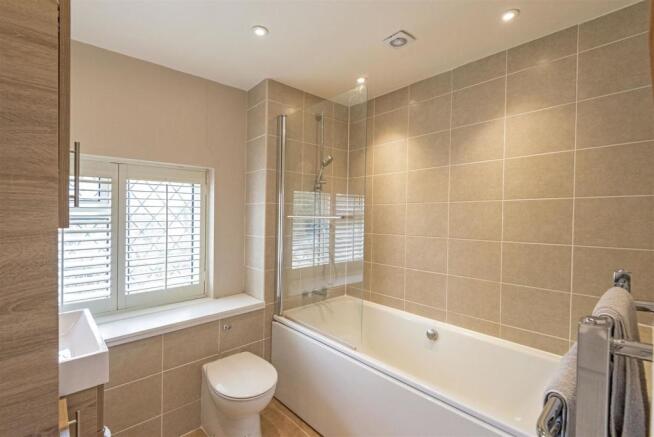 FAMILY BATHROOM