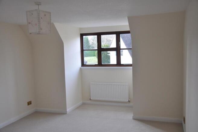 Bedroom 5_4.JPG