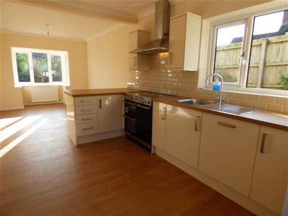 KITCHEN/DINING ROOM