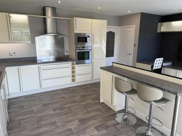 3 bed Semi-Detached for sale Image 8