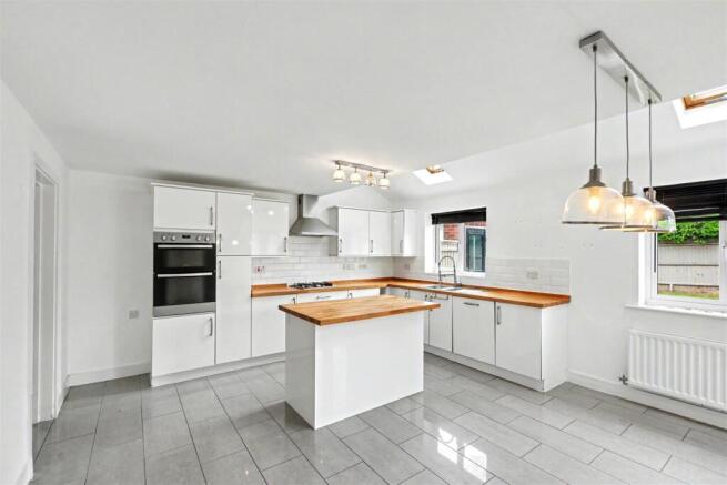 Kitchen_1.jpeg