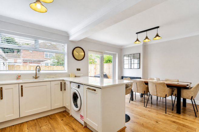3 bed Semi-Detached for sale Image 8