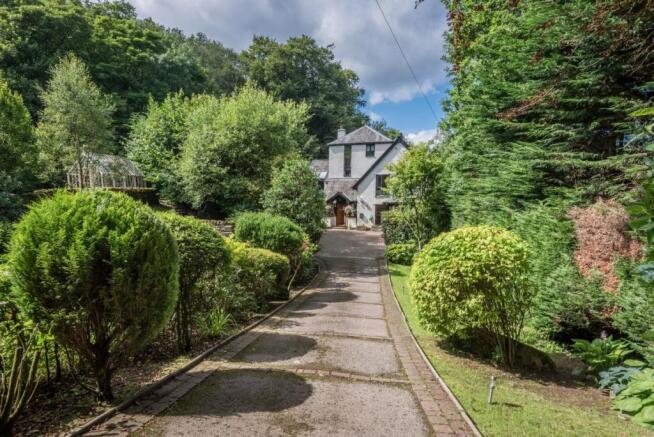 The private driveway