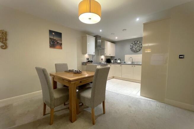 2 bed Apartment for sale Image 4