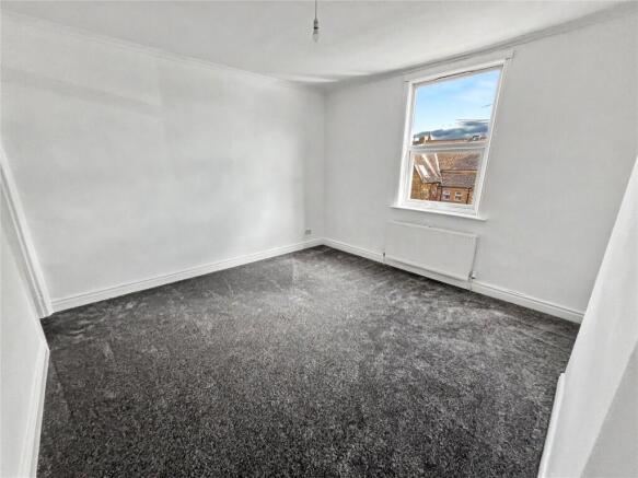 2 bed Terraced to rent Image 6