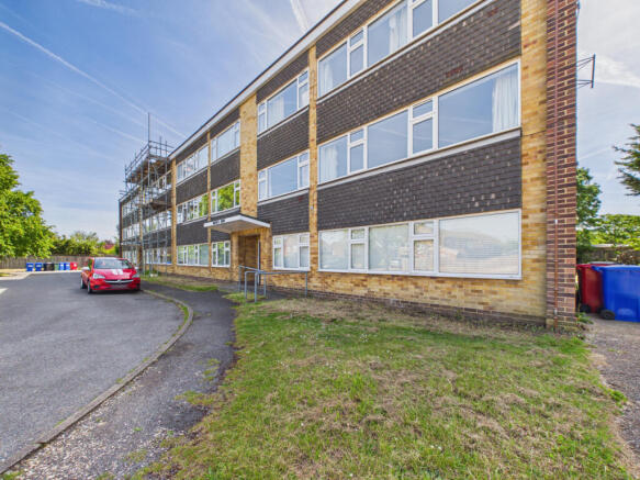 2 bed flat for sale Hunters Court, Woodley RG5