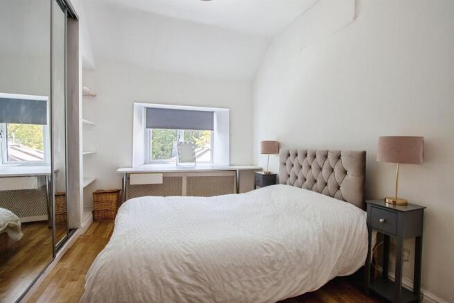 4 bed Semi-Detached for sale Image 8