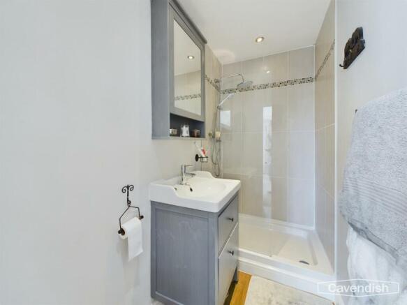 EN-SUITE SHOWER ROOM