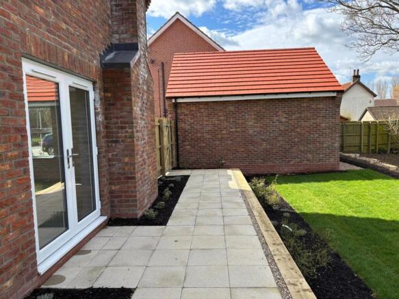 4 bed House for sale Image 6