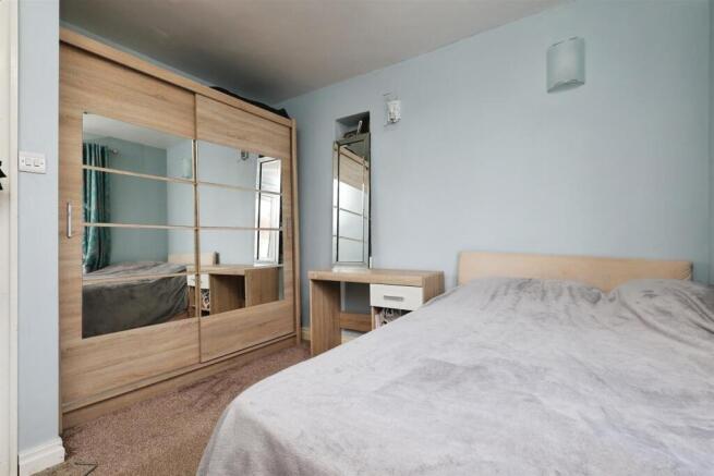 5 bed House for sale Image 10