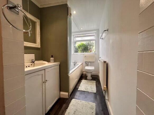 2 bed Terraced to rent Image 6