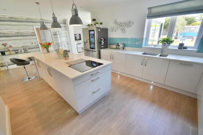 Kitchen/breakfast/family room