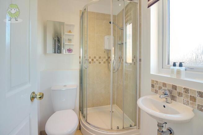 Ensuite to Bed 1