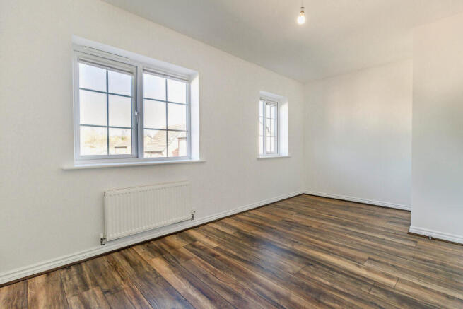 4 bed Semi-Detached for sale Image 11