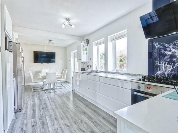 kitchen diner .