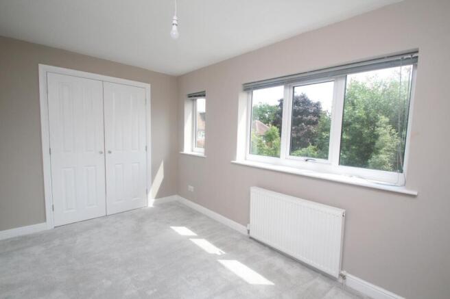 4 bed House to rent Image 11