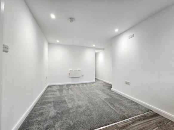 1 bed Flat to rent Image 4