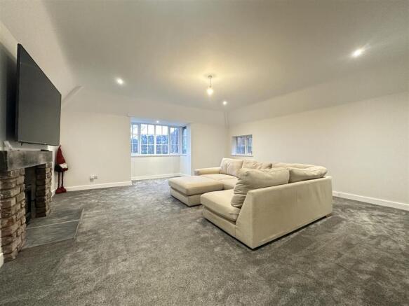 5 bed Apartment for sale Image 11