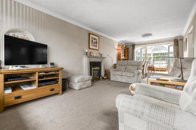 4 bed Detached for sale Image 9