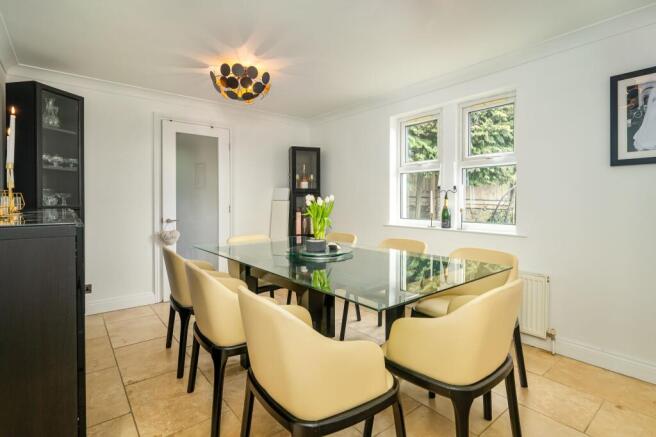 5 bed Detached for sale Image 6