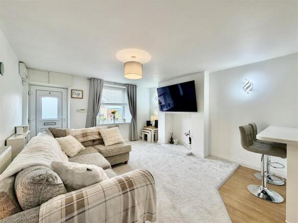 OPEN LIVING ROOM