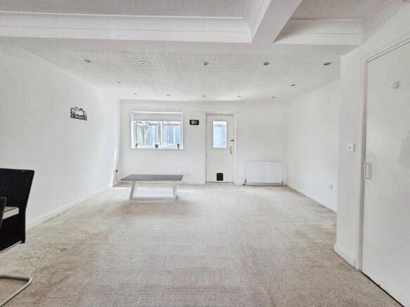 3 bed Semi-Detached for sale Image 10