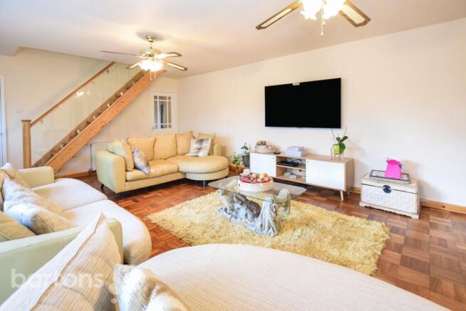 4 bed House for sale Image 5
