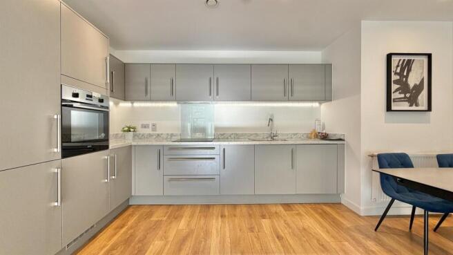 2 Bedroom, New Building, E6 For Sale by Barrain Lo
