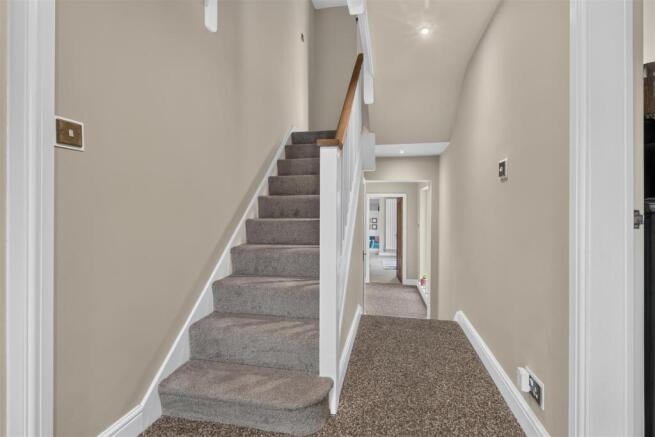 4 bed Semi-Detached for sale Image 7