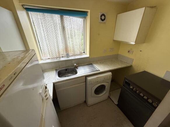 FITTED KITCHEN