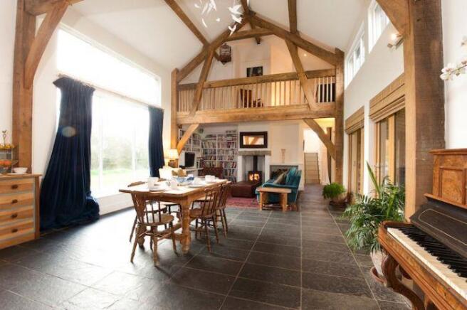OPEN-PLAN LIVING ROOM
