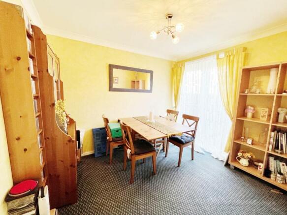Dining Room pic 1.jpg
