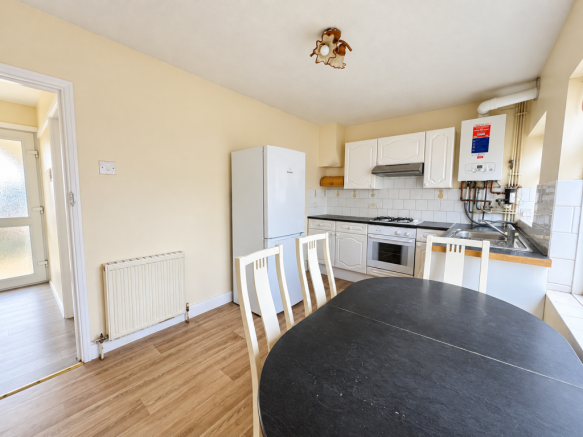 Canterbury Avenue, Slough, SL2 photo 4