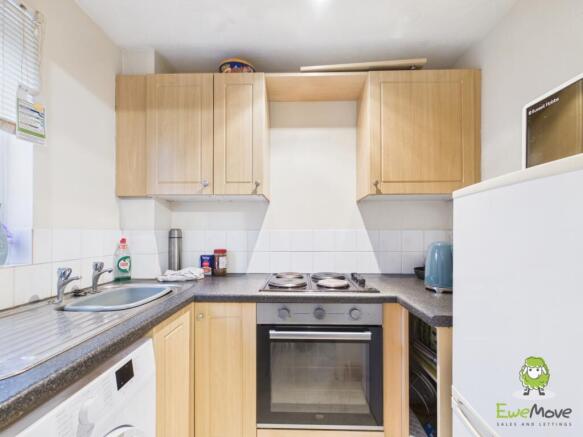 EweMove Estate Agents Basingstoke - Mahler Close 