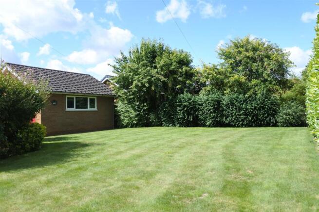 FRONT GARDEN