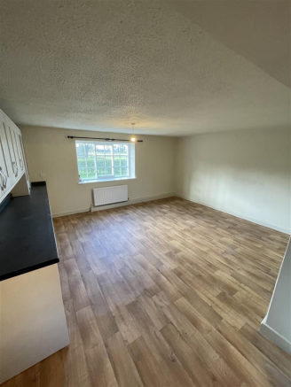 3 bed Semi-Detached to rent Image 12