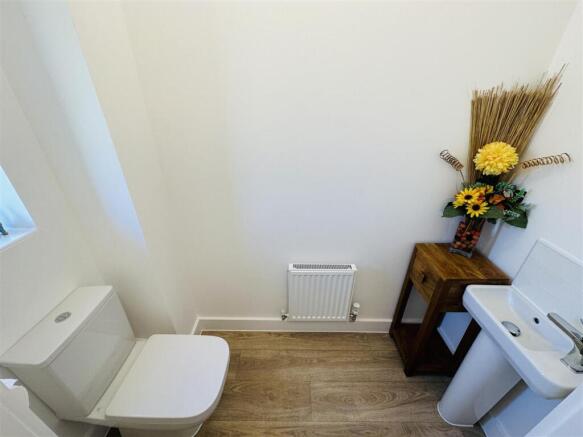 4 bed Detached for sale Image 6