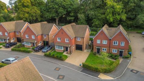 Gatesmead, Haywards Heath, RH16