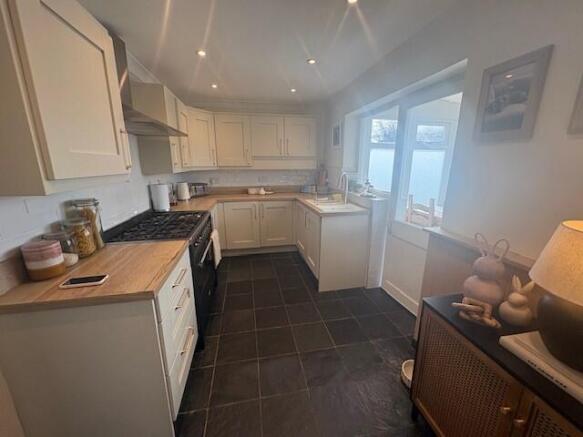 29 Avon Drive, Barnoldswick, BB18 6ET photo 4