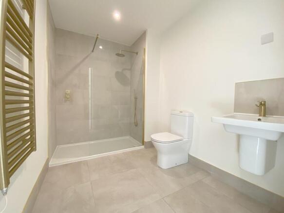 2 bed Flat for sale Image 7