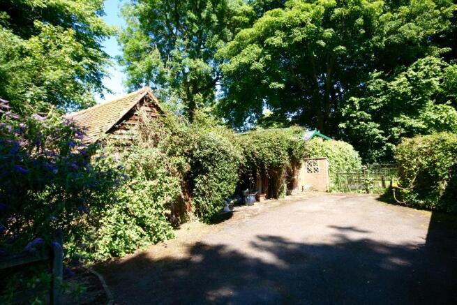 Outbuildings/Garage