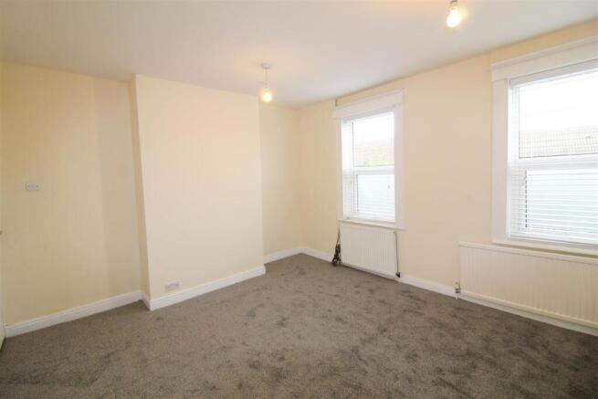 2 bed End of Terrace to rent Image 10