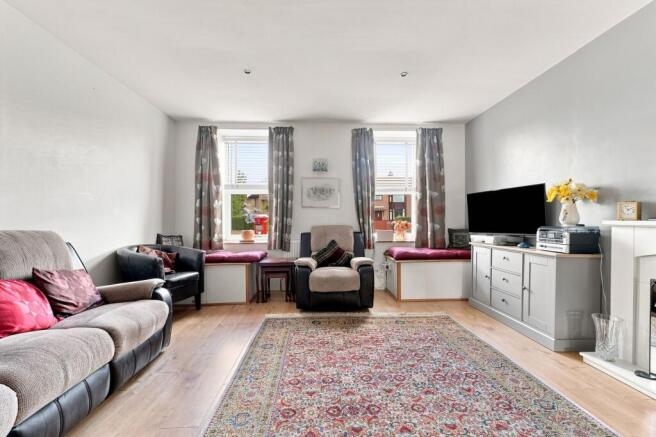 5 bed Semi-Detached for sale Image 5