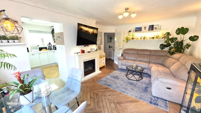 2 bedroom GROUND FLOOR Maisonette for sale Vernon
