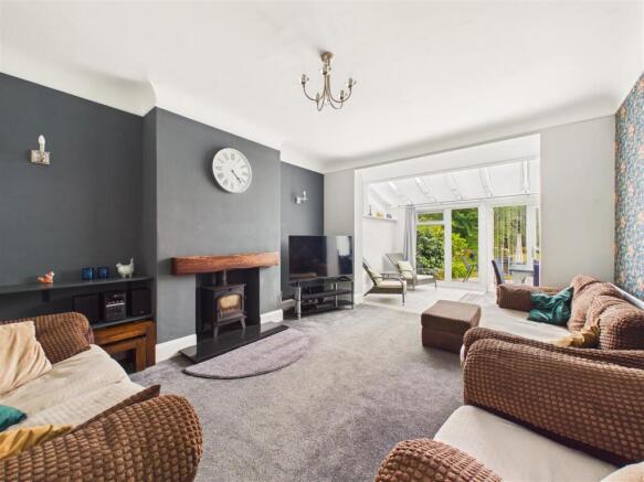 4 bed Semi-Detached for sale Image 5