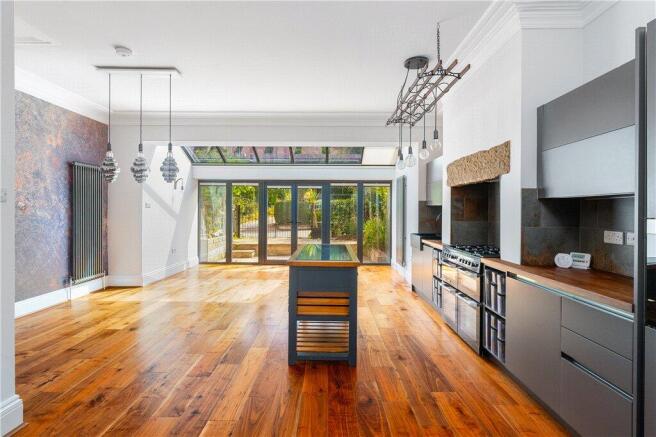 4 bed Terraced to rent Image 9