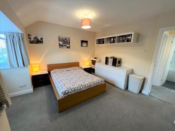 bedroom1b.jpg