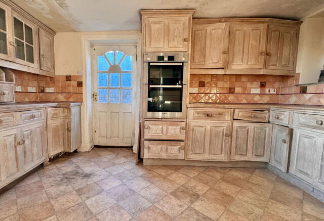 4 bed Detached for sale Image 6
