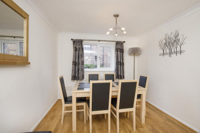 3 bed House to rent Image 5