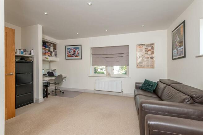 Bedroom 4 / Study
